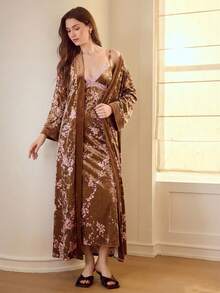 MOTF PREMIUM 撞色蕾丝花卉印花丝绒吊带睡裙 - 棕色 - 查看 5