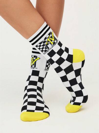 MTV | SHEIN 1Pairs Soft & Breathable Moisture-Wicking Casual Women Mid-Calf Socks Fashionable Cute Cartoon White Crew Socks Reinforced Toe & Heel For Durability All Season All-Match Summer Winter,Graphics Socks,Sweet Simple Leisure Sports