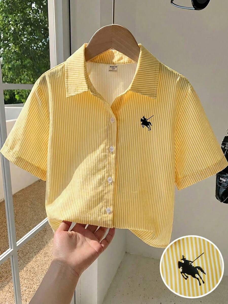 欧美风女童黄色条纹短袖衬衫，2025 夏季新款，学院风 Polo 领上衣，复古时尚，修身显瘦的短袖衬衫，适合年轻女孩。