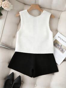SHEIN Franclia Bộ đồ 2 mảnh mùa xuân mới, kiểu dáng giản dị, đa năng, thoải mái, gồm áo vest dệt kim trắng không tay cổ tròn, lưng hở, thắt nơ đen và quần short dệt kim rộng màu đen dành cho nữ. - Nhiều màu - Xem 3