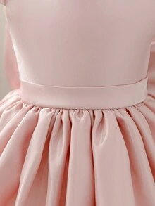Glamorique Kids 这款女童粉色缎面连衣裙，光泽亮丽，后背饰有大蝴蝶结，并点缀着手工串珠。适合夏季度假、公主主题活动、毕业舞会、演出、宴会和派对等场合。这款春季连衣裙也完美适用于宝宝生日、婚礼花童和其他特殊场合。 - 粉色 - 查看 5
