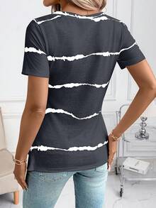 SHEIN Clasi Sommer elegantes Damen gestreiftes bedrucktes plissiertes Hemd mit Holzknopf-Dekoration an der Taille, geeignet für verschiedene Anlässe, Lässig, Zuhause, Pendeln usw. - Grau - Übersicht 2