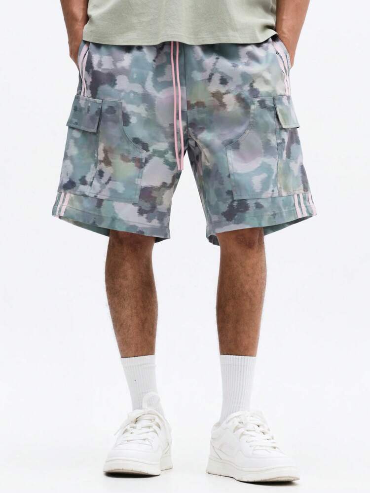 ピンクのストライプが入ったタイダイカーゴショーツ