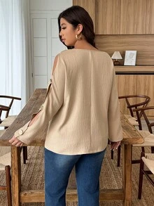 SHEIN LUNE Camisa Cáqui Ombro a Ombro de Manga Longa com Botões Metálicos, Adequada para Férias Casuais na Primavera e Verão, Plus Size para Mulheres - Caqui - Visão 2