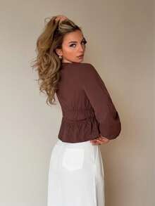 Jeta Ari 女士休闲通勤简约纯色 V 领灯笼袖前结短款上衣，春秋装 - 咖啡棕 - 查看 2