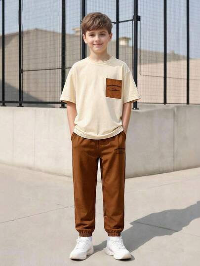 Vacaura 2pcs/Set Teen Boy Black T-Shirt Paired With Khaki Shorts, T-Shirt With Matching Pocket, Fashionable Versatile Outfit Suitable For Sports, Outings, School, All Occasions, Essential Summer Attire For Teenagers