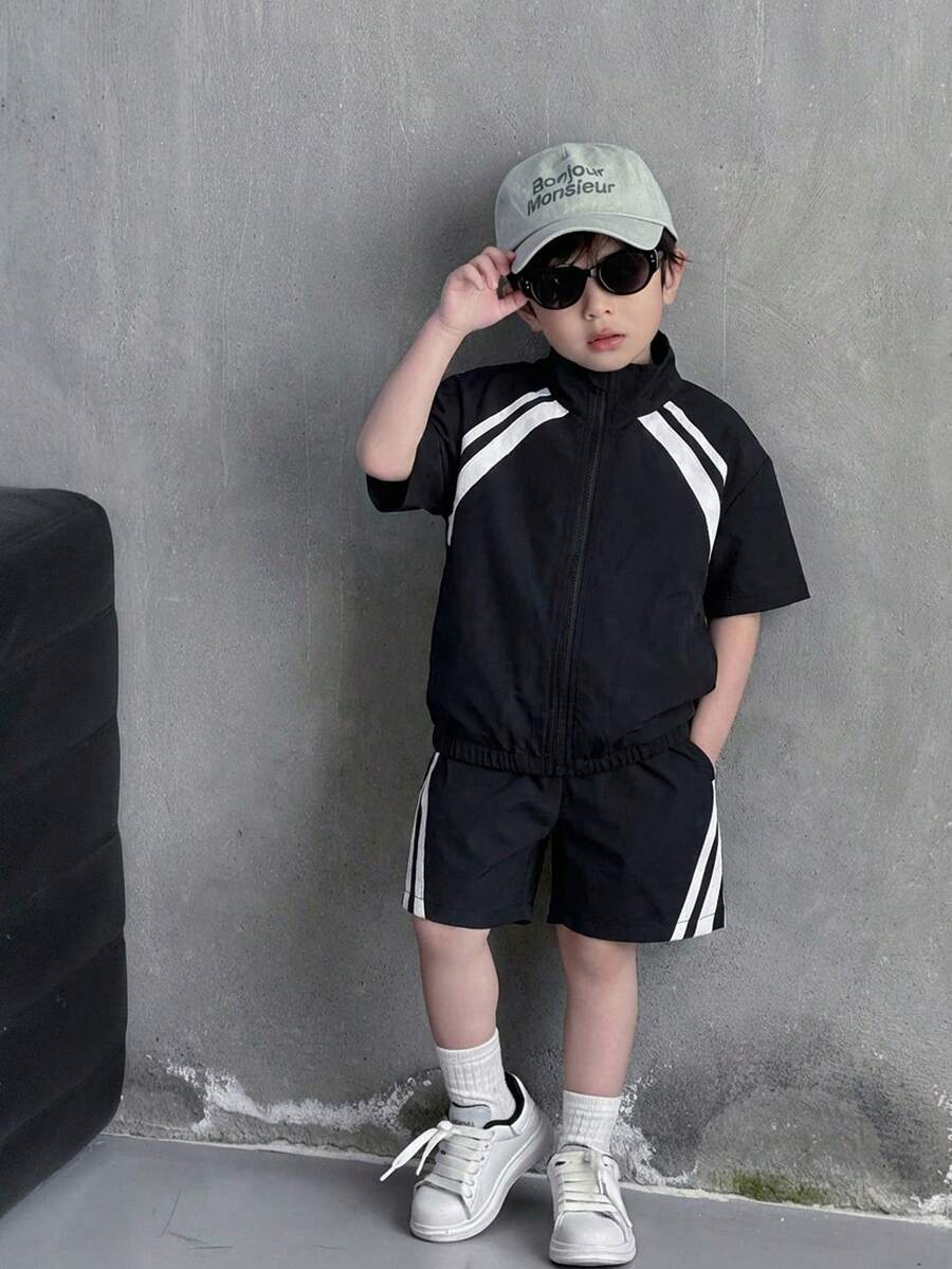 两件套儿童男童休闲韩版字母印花翻领短袖上衣和宽松短裤套装，适合上学、花园、海滩、生日、春夏秋冬等场合穿着。 - 黑色 - 查看 1