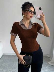 Selianne Áo thun nữ kiểu thể thao, phối họa tiết kẻ caro, cổ Peter Pan, có bèo nhún. - Màu nâu  Mocha - Xem 4