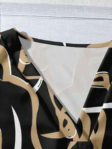 EMERY ROSE Blouse ample noire à imprimé graphique abstrait décontracté, col V, manches courtes, style vacances pour femmes grandes tailles. Blouses d'été chics pour femmes en vacances - Multicolore - Voir 5