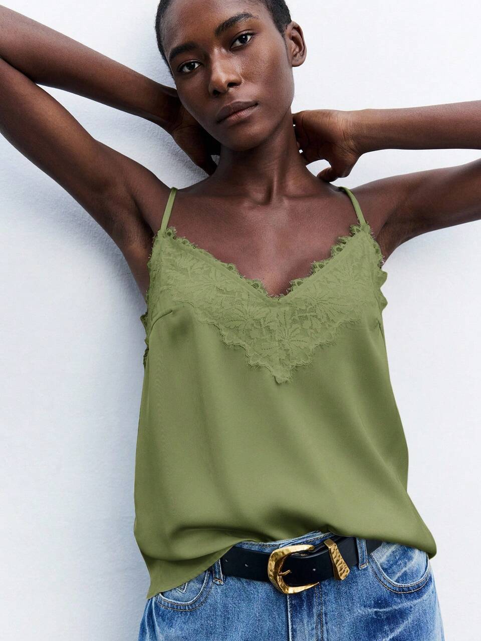 SHEIN Maija Top de tirantes finos ajustable con encaje de contraste, versátil para el transporte urbano, negocios, casual, elegante para salidas, adecuado para el Día de San Valentín, verano, invitado de boda, Top con ribete de encaje verde