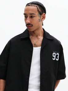 SUMWON Cămașă bărbătească supradimensionată cu mânecă scurtă, cu imprimeu numeric și guler clasic, pentru ținută casual de vară - Negru - Vizualizare 4