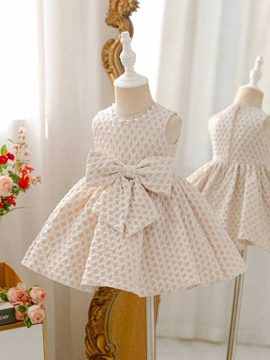 SHEIN Glamorique Kids 女童钻石提花蝴蝶结连衣裙,女婴正式礼服,无袖女婴婚礼舞会生日一周岁生日礼服,毕业舞会礼服,夏季度假公主裙,柔软面料春季连衣裙 - 卡其色 - 查看 1