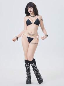 ROMWE Bộ đồ bơi 2 mảnh dành cho nữ 26SS Goth Punk Y2K Babe, phong cách đường phố sành điệu với họa tiết đinh tán, đường viền tương phản, điểm nhấn dây thắt nơ, màu đen, hồng nhạt, bikini cúp tam giác, thanh lịch, lãng mạn, gợi cảm, thích hợp cho bãi biển, kỳ nghỉ trên đảo, lễ hội, tiệc tùng, mặc hàng ngày, kỳ nghỉ biển. Bộ đồ bơi nữ mới năm 2026, thích hợp cho trường học, kỳ nghỉ, hẹn hò, tiệc trà chiều. - Nhiều màu - Xem 12