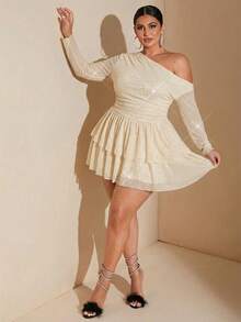 SHEIN BAE Đầm mini dáng dài màu đen bóng lấp lánh, chất liệu lưới, dành cho nữ, kiểu dáng thanh lịch, ngọt ngào và gợi cảm, với phần vai lệch bất đối xứng và viền xếp tầng bồng bềnh. - Màu be - Xem 3