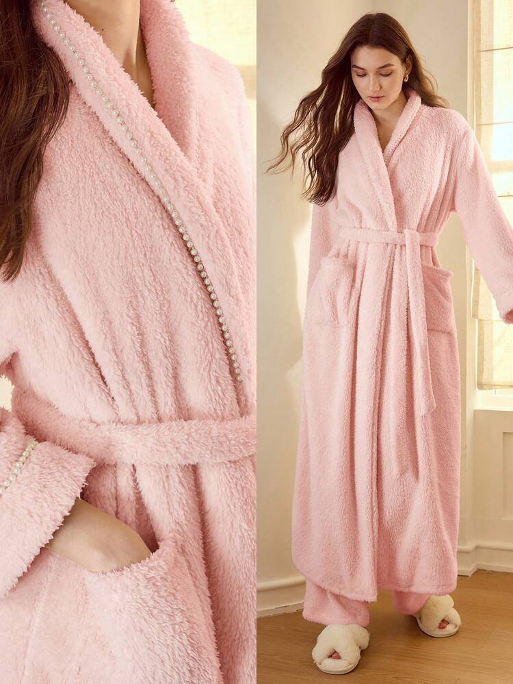 BATA CON CUELLO CHAL, DECORACIÓN DE PERLAS FALSAS, SUAVE Y CON CINTURÓN