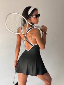 Dewbera 女士运动连衣裙，撞色领口，后背扭结设计，V领，荷叶边下摆，附带带口袋的短裤，适合休闲穿着、跑步、瑜伽、健身、网球等场合。 - 彩色 - 查看 1