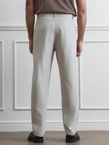 HUEFORM 男士复古直筒休闲裤，大口袋设计，宽松舒适，适合通勤穿着。抗皱面料，穿着或洗涤后迅速恢复平整，减少熨烫次数。男士直筒裤，男士卡其裤 - 卡其色 - 查看 4