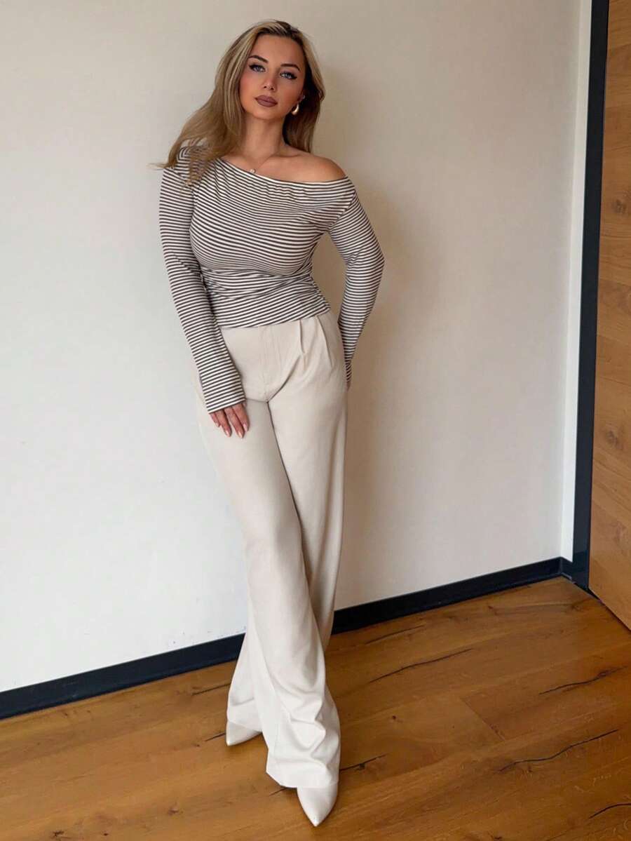 Jeta Ari 女士棕色条纹T恤，腰部褶裥，不对称肩部设计，短款T恤，休闲基础款，适合外出穿着，新年女装上衣 - 棕色 - 查看 1