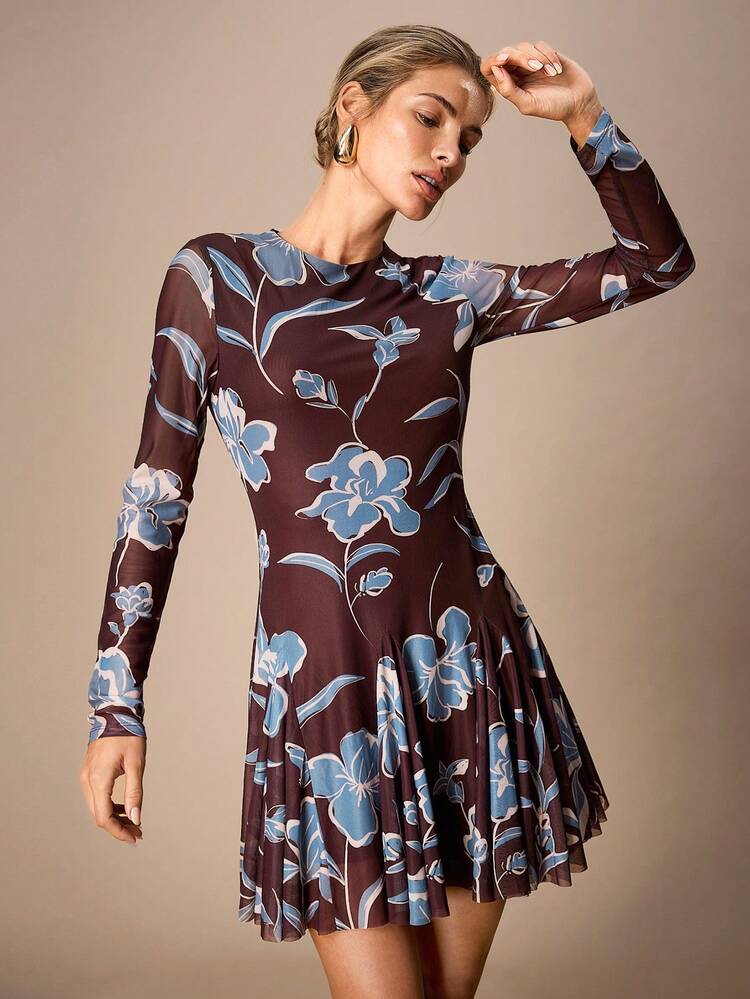 SHEIN Maija Damska, letnia, swobodna, mini sukienka z długim rękawem i kwiatowym nadrukiem, lekka i zwiewna, z eleganckim, kwiatowym wzorem, emanująca świeżością i romantyzmem. Prosty krój, wygodna i swobodna, odpowiednia na wakacje, na co dzień, a także na romantyczne okazje, takie jak Walentynki. Modny wybór do letniej garderoby.