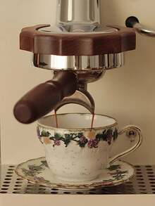 法式复古葡萄藤浮雕陶瓷杯碟套装，浅浮雕工艺，独特图案设计，咖啡杯碟套装，下午茶杯碟套装，饮料杯，拿铁杯，小吃盘，适合日常使用，家居、餐厅、咖啡馆等场所，亦可作为礼品赠送。 - 彩色 - 查看 6