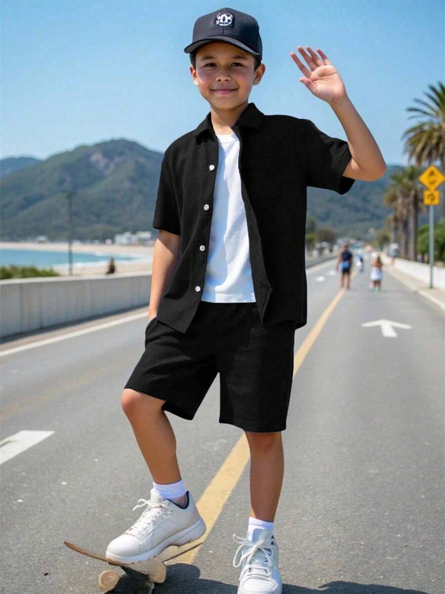 SHEIN Vacaura 2 件套青少年男孩纯色短袖单排扣衬衫和短裤休闲套装