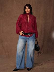 Rustia 大码V领蝴蝶结提花半透明优雅复古休闲可爱派对衬衫 - 酒紅色 - 查看 5