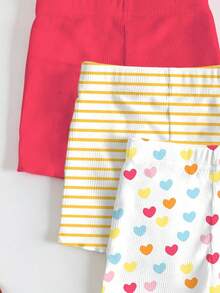 SHEIN Playful Pals 3件套女婴/幼儿休闲百搭彩色爱心条纹印花短裤，适合春夏日常穿着、外出和居家穿着 - 彩色 - 查看 3