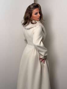 Jeta Ari 女士仿毛皮领双排扣大衣 - 杏色 - 查看 2