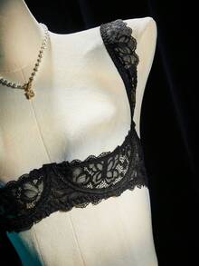 SpicyHot 3件套蕾丝钢圈文胸和开裆内裤性感内衣套装 - 黑色 - 查看 3