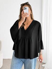 SHEIN Essnce 大码女装春夏时尚休闲宽松舒适清爽日常百搭显瘦黑色V领荷叶边夏季外出上衣 - 黑色 - 查看 5