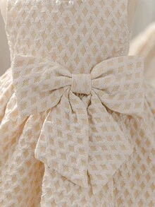 SHEIN Glamorique Kids 女童钻石提花蝴蝶结连衣裙，女婴正式礼服，无袖女婴婚礼舞会生日一周岁生日礼服，毕业舞会礼服，夏季度假公主裙，柔软面料春季连衣裙 - 卡其色 - 查看 5