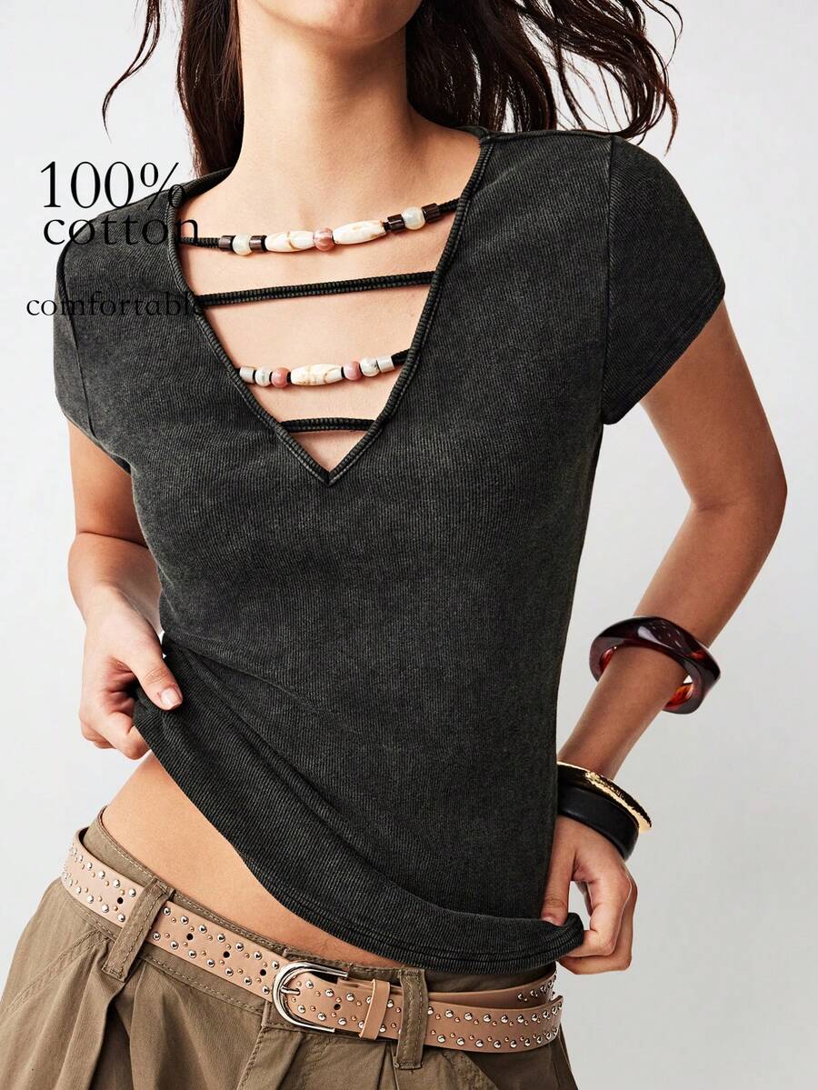 Bohemela 女士休闲纯色水洗黑色V领短袖T恤，正面饰有串珠细节，西部乡村风格，适合音乐会、派对、海滩度假、日常穿着、返校、外出、聚会、情人节、新年、2000年代Y2K、夏季假期等场合。 - 黑色 - 查看 1