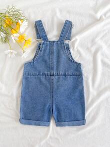 女婴休闲百搭牛仔背带裤，带贴花 - 中等水洗藍 - 查看 2