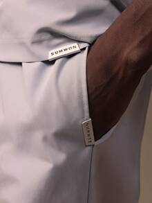 SUMWON Conjunto de dos piezas con camisa con cremallera y cuello, y pantalones rectos de pierna derecha, de manga corta - Gris Claro - Ver 6