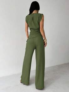 Firerie 卡其色简约优雅休闲通勤办公室服装：无袖不对称褶皱腰女式衬衫 + 常规褶皱阔腿女式裤子、亚麻通勤套装、女士沙滩装、机场装、度假装、教师装 - 軍綠色 - 查看 3