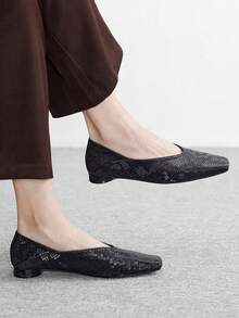 CUCCOO BIZCHIC Chaussures à talon bas motif peau de serpent noir pour femmes - Noir - Voir 3