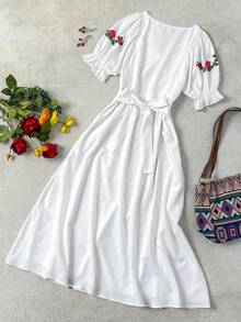 SHEIN LUNE 女士夏季新款浪漫海滩度假风连衣裙，编织花卉图案，V领收腰泡泡袖连衣裙，白色印花连衣裙 - 白色 - 查看 2