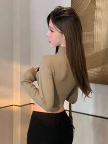 DAZY 女士纯色立领长袖短款修身休闲毛衣 - 駝色 - 查看 2