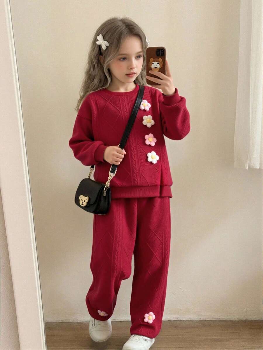SHEIN Playful Pals Bộ 2 món dễ thương và ngọt ngào cho bé gái, áo và quần dệt kim jacquard màu hồng, trang trí hoa 3D, thích hợp mặc hàng ngày và đi chơi, dịp Lễ Tình nhân. - Đỏ - Xem 1