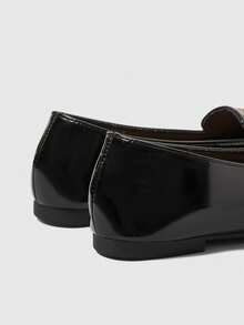 Sleekvia 女士时尚圆头平底黑色金属扣乐福鞋，舒适休闲一脚蹬鞋，适合日常通勤、聚会、购物、度假等场合。 - 黑色 - 查看 3