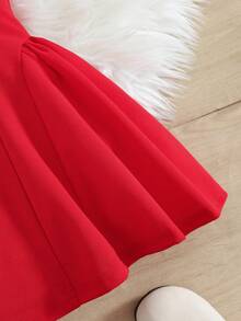 SHEIN 小女孩红色蝴蝶结装饰腰身连衣裙，红色姐妹装 - 紅色 - 查看 4