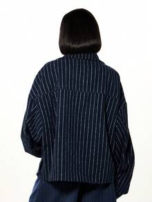 SUMWON WOMEN Áo khoác bomber dáng rộng kẻ sọc với logo in phía trước và khóa kéo, thích hợp cho mùa thu đông. - màu đen - Xem 2