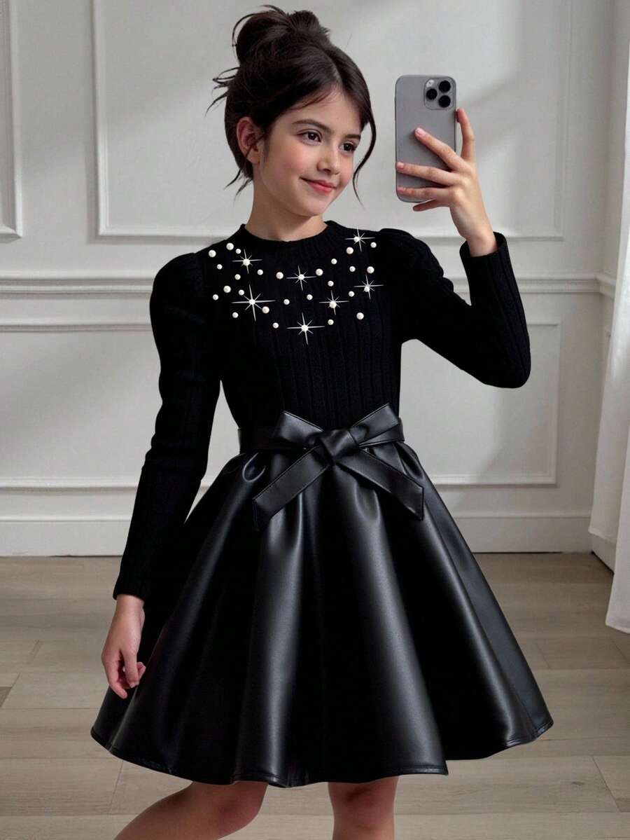 SHEIN 这款优雅的黑色晚礼服专为少女设计,适合春、秋、冬三季穿着。针织上衣饰有珍珠,裙摆则采用蓬松的皮革滚边。高腰蝴蝶结细节为整体造型锦上添花,打造出甜美而精致的风格,适合宴会和派对等场合。 - 黑色 - 查看 1