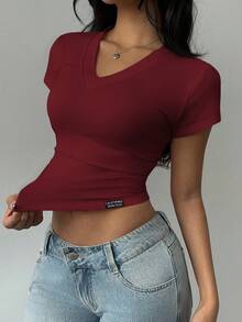 SHEIN EZwear 女士休闲V领字母贴片修身短袖T恤，夏季 - 酒紅色 - 查看 7