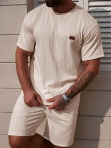 Manfinity Homme 男士贴花圆领短袖T恤和斜插口袋短裤套装 - 卡其色 - 查看 6