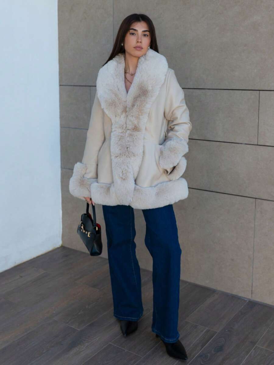 Hitanina 毛茸茸翻領腰帶外套 - 米色 - 查看 1