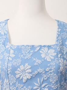 少女法式复古牛仔蓝方领泡泡袖刺绣中长连衣裙，优雅甜美温柔，适合度假、外出、日常、约会、通勤、校园等各种场合。 - 藍色 - 查看 3