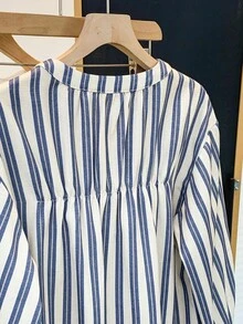 Franclia 优雅蓝色条纹轻薄透视罩衫，女士春季款，七分袖，法式风格，褶皱设计，高端时尚。 - 藍白色 - 查看 3