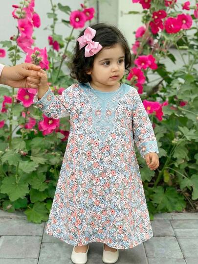 SHEIN 1 Piece Baby Girl Cute Versatile Casual Floral Pattern Holiday Petal Collar Front Diamond Bow Light Purple Loose Dress Robe, Comfortable Casual Versatile Fashion Everyday, Suitable For Birthday Parties, Evening Parties, Performances, Weddings, Baptisms, Opening Ceremonies Indoors, Outdoors, Daily, Sports, Play, Parties, Photos, Vacations, Festivals Suitable For Spring, Autumn And Winter