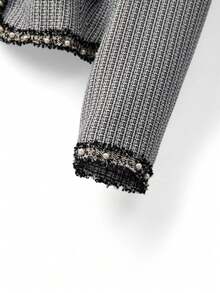 GlowEve CURVE 大码女装两件套：优雅黑色撞色珍珠串珠饰边V领长袖开衫外套和圆领珍珠装饰长裙，适合秋冬季休闲、工作和派对场合。 - 黑與白 - 查看 5